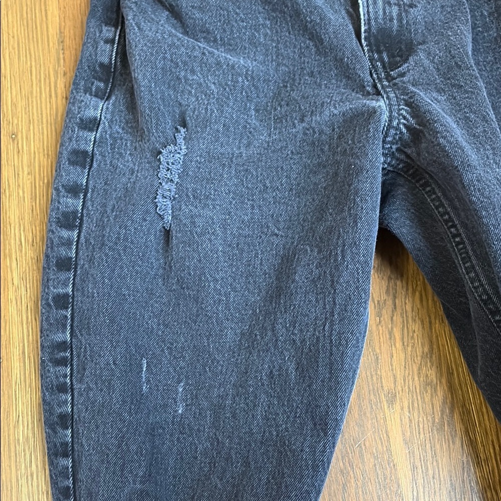 Abercrombie The Mom High Rise Curve Love Cropped Distressed Jeans - Picture 5 of 9